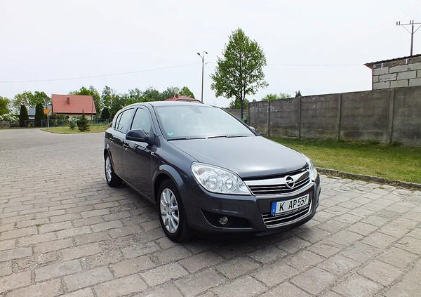 Opel Astra cena 17900 przebieg: 177000, rok produkcji 2010 z Wieleń małe 154